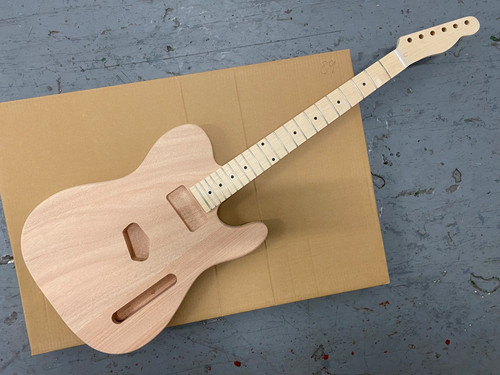 Neu gitarrenkorpus rot - rot, meranti